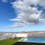 Saltwater Heated Pool, Air-con, Adult Only Appartement *