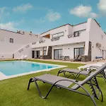Appartement Saltwater Heated Pool, Air-con, Adult Only