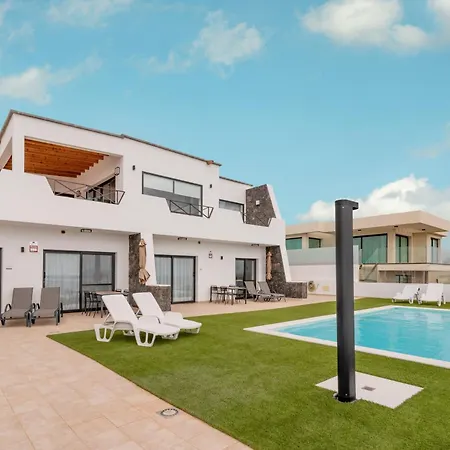 Appartement Saltwater Heated Pool, Air-con, Adult Only