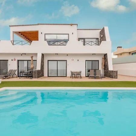 Appartement Saltwater Heated Pool, Air-con, Adult Only *