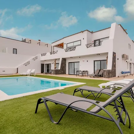 Apartman Saltwater Heated Pool, Air-con, Adult Only